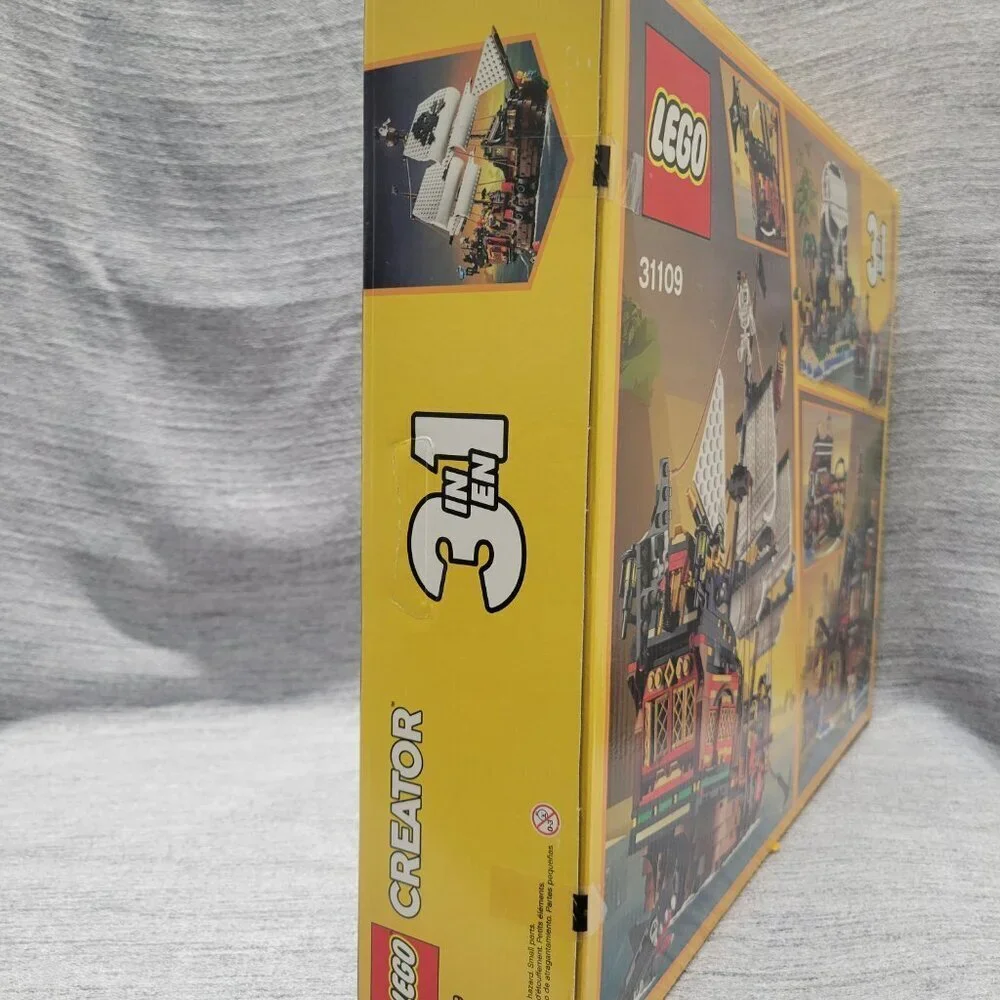Lego Creator 31109 3-in-1 Pirate Ship, Pirate Inn and Skull Island